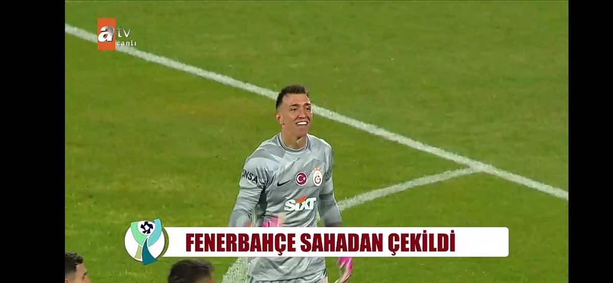 Muslera nasıl sevindi gördünüz mü, bide buna centilmen diyen Fenerbahçeliler var