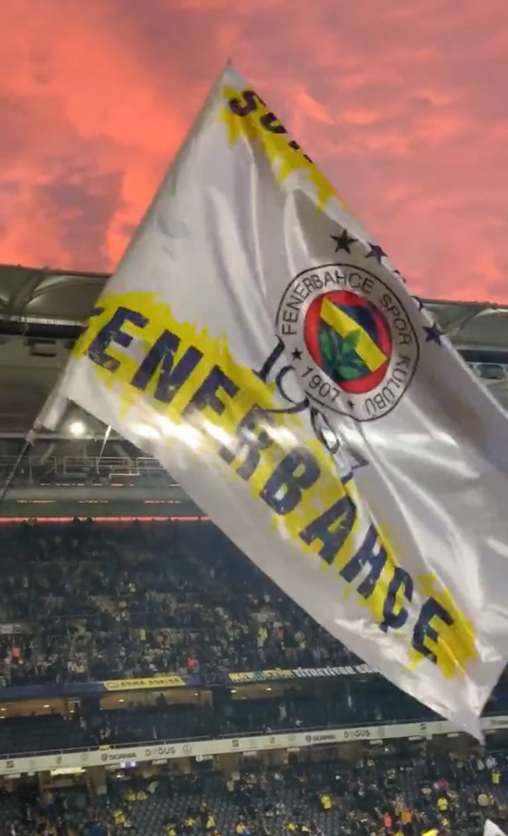 Fenerbahçe hükmen yenilir, ama hükmedenlere yenilmez.  Fenerbahçe, sen çok yaşa.
