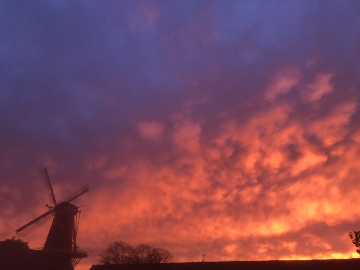 De mooie Zonsondergang in Woerden vanavond! #woerden