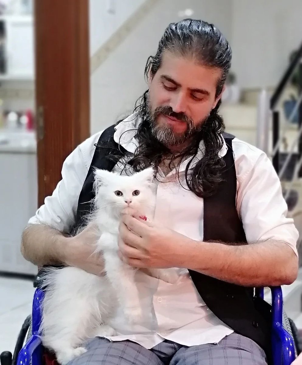 SasanAmjadi's tweet photo. حسین باقری فعال سیاسی کورد اهل ایلام کە با نام #ژاکان_باران شناختە می‌شود، توسط یکی از دولت‌های ایران، ترکیە و یا با همدستی هر دو ربودە شدە است. ناپدید سازی قهری این فعال شناختە شدە را باید جدی تلقی کرد.
#JakanBaran
#ژاکان_باران_کجاست؟ https://t.co/kjMf23XG69