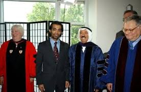 لماذا <a href="/Dr_alwasmi/">د.عبيد الوسمي</a> هو اللي يستحق الرئاسة و بكل موضوعية بعيداً عن العواطف: 

- اللي يميزه عن زملائه المرشحين:

1️⃣ بروفيسور في القانون لديه الخبرة السياسية و القانونية، درس القانون في اعرق جامعات العالم 

2️⃣ الوحيد اللي تعهد بعدم رفع الجلسات بغياب الحكومة (وهو ما كان يطالب فيه