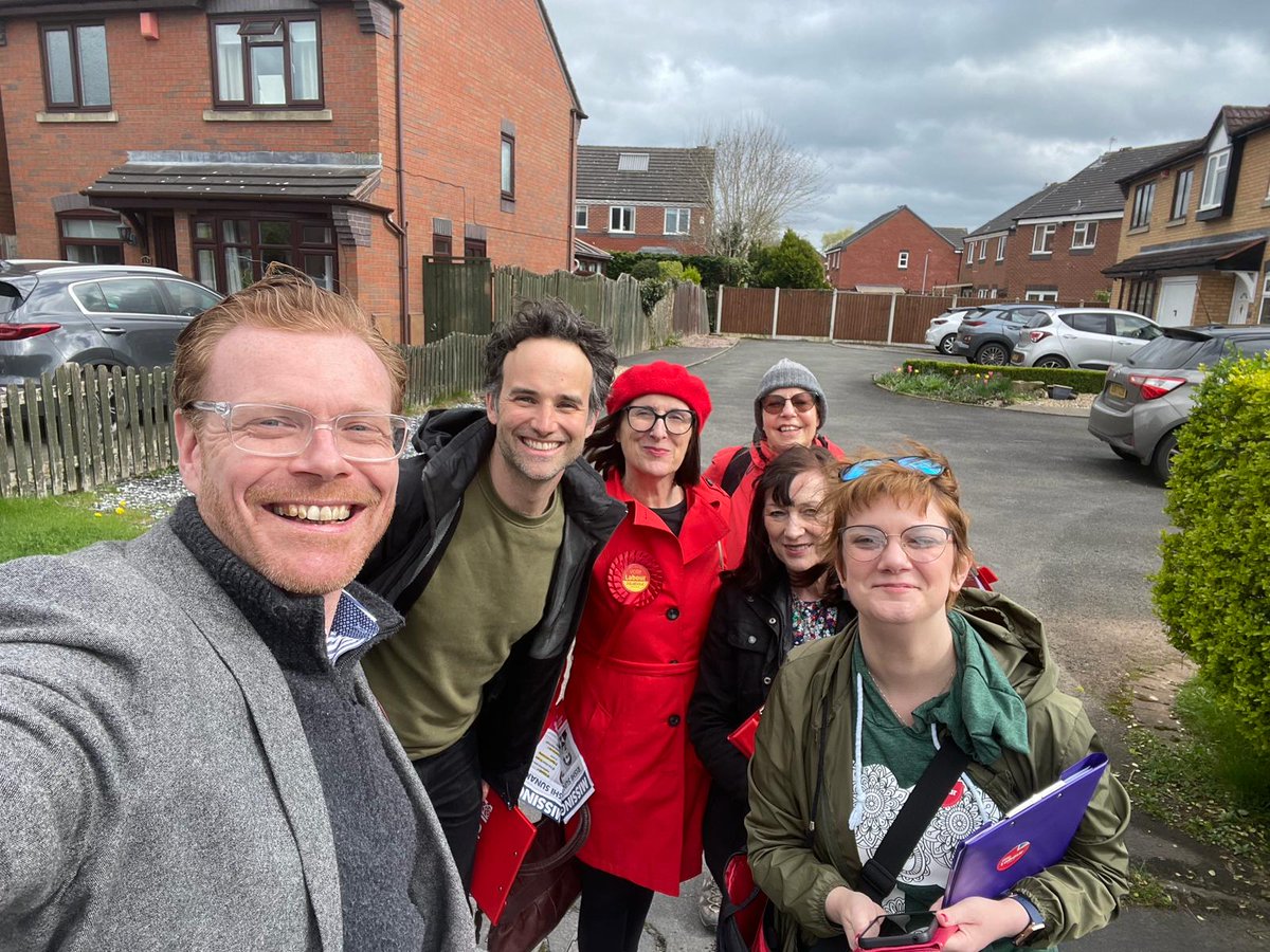 Constructive feedback on the #LabourDoorstep yesterday around Saxifrage Drive, Stone. Thanks to Alastair Watson, Labour's candidate for Police, Fire & Crime Commissioner, & our dedicated activists. The Labour Party will restore order to politics & our streets 🌹 #Labour4Staffs