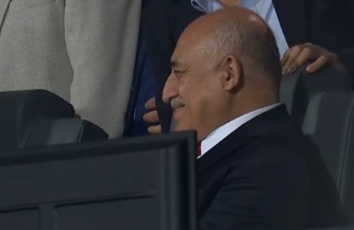 türk futbolunun içine sıçtı bir de utanmadan gülüyor rezilsin mehmet büyükekşi