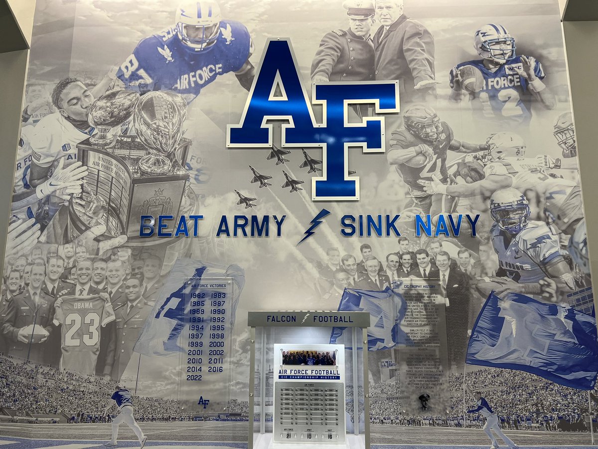 Incredible time in Colorado Springs visiting @AF_Football! It was a true honor touring the academy and thank you to the Air Force staff for having me! Special thanks @CoachNickToth for the 1on1 safety film review! @CoachTCalhoun @coachawrightAFA @Brian_Knorr @CoachKPearsonAF