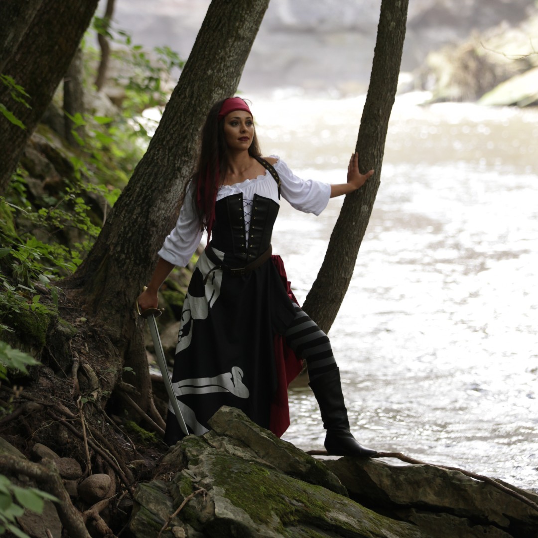 What's your Renaissance style? Make a splash this festival season w/ pirate looks like this rogue pirate costume! Available in adult sizes up to 7X & including tons of accessories for versatile styling, it's sure to be a treasure in any collection! 🔽 bit.ly/43xOQI6