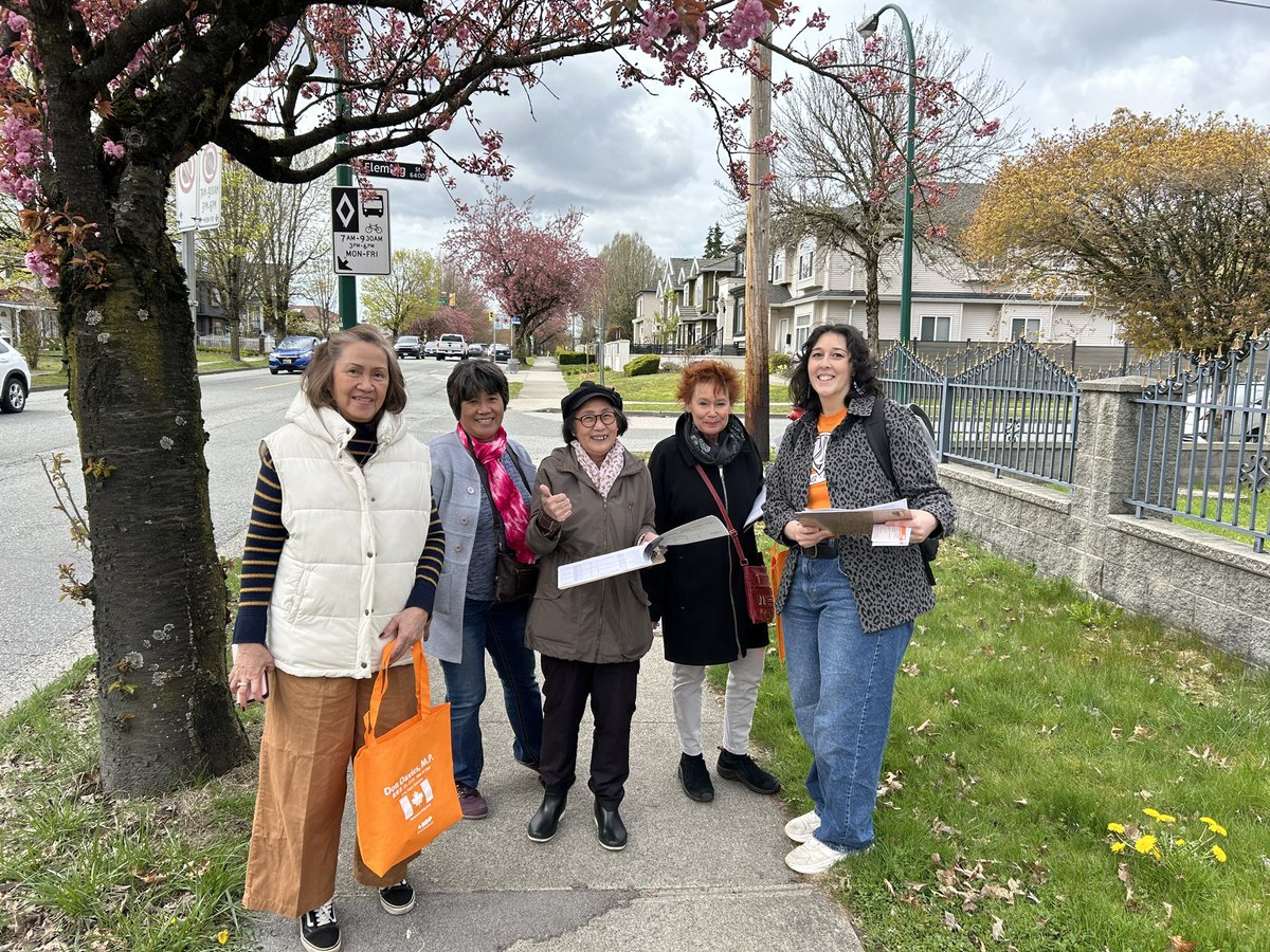 Our #NDPDental Day of Action was a huge success! @DonDavies #VancouverKingsway team partnered with Team Manoj Bhangu from Vancouver South. We had 75 enthusiastic ralliers at the Burma Shave, followed by 23 folks out door knocking! Great support on the street & at the doors! @NDP