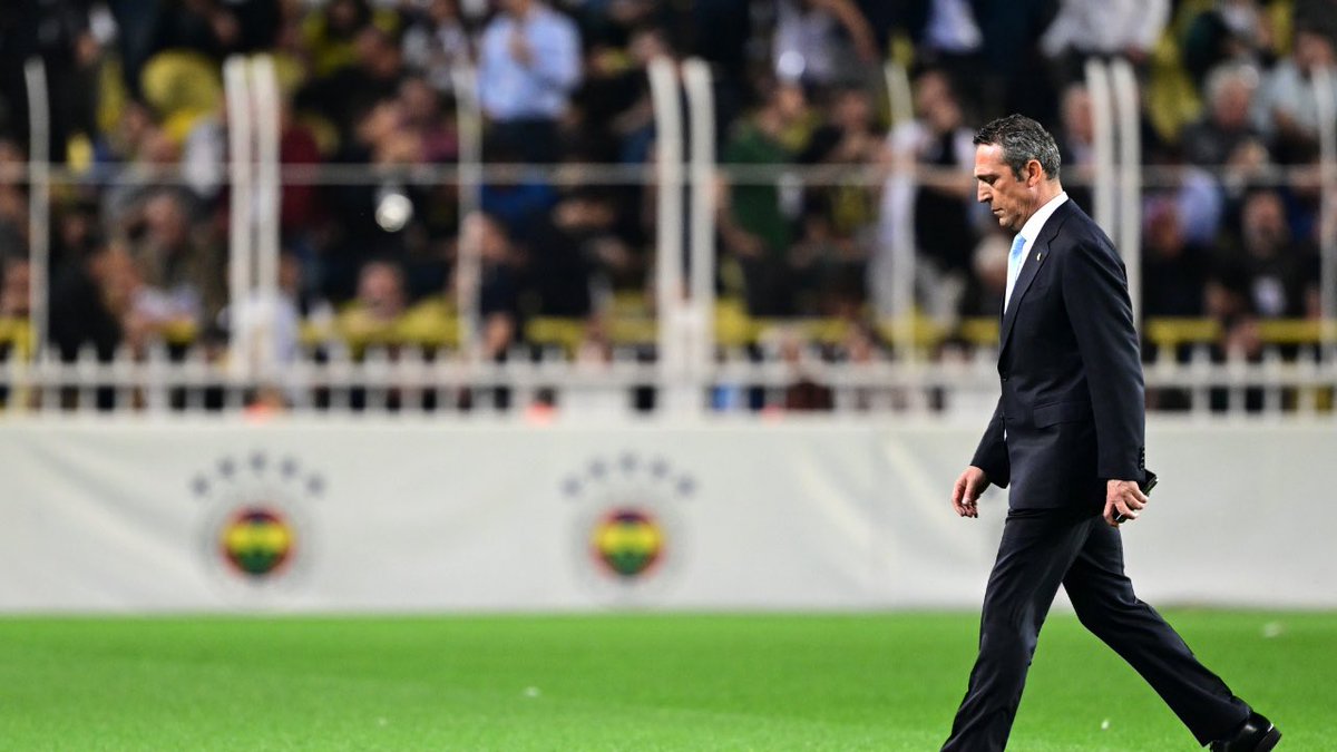 🟨 Fenerbahçe Spor Kulübü Başkanı Ali Koç’un daha evvel beyan ettiği gibi Fenerbahçe, Süper Kupa Final müsabakasında 5 dakika dolmadan sahadan çekildi. 

🟥 Süper Kupa, Galatasaray Müzesi’ne gidecek.