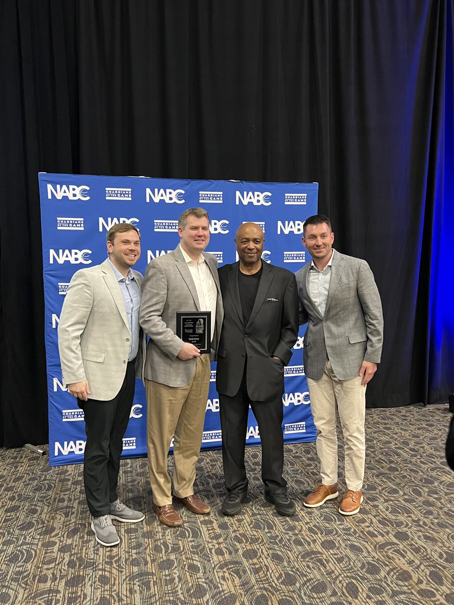 We had a blast at the Champions Brunch this morning in Phoenix. The Champions Brunch is sponsored by the @NABC1927 and recognizes all regular season champions from all NCAA divisions. #TakeTheStairs