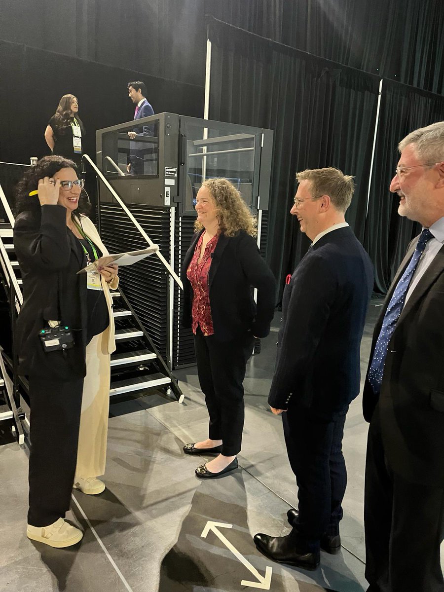 Backstage @AACR Opening Ceremony waiting to receive the prestigious #AACR2024 Team Science Award with @neilajryan on behalf of @ECTeamSMH for our work that changed UK clinical practice such that all endometrial cancer patients are now offered testing for Lynch syndrome