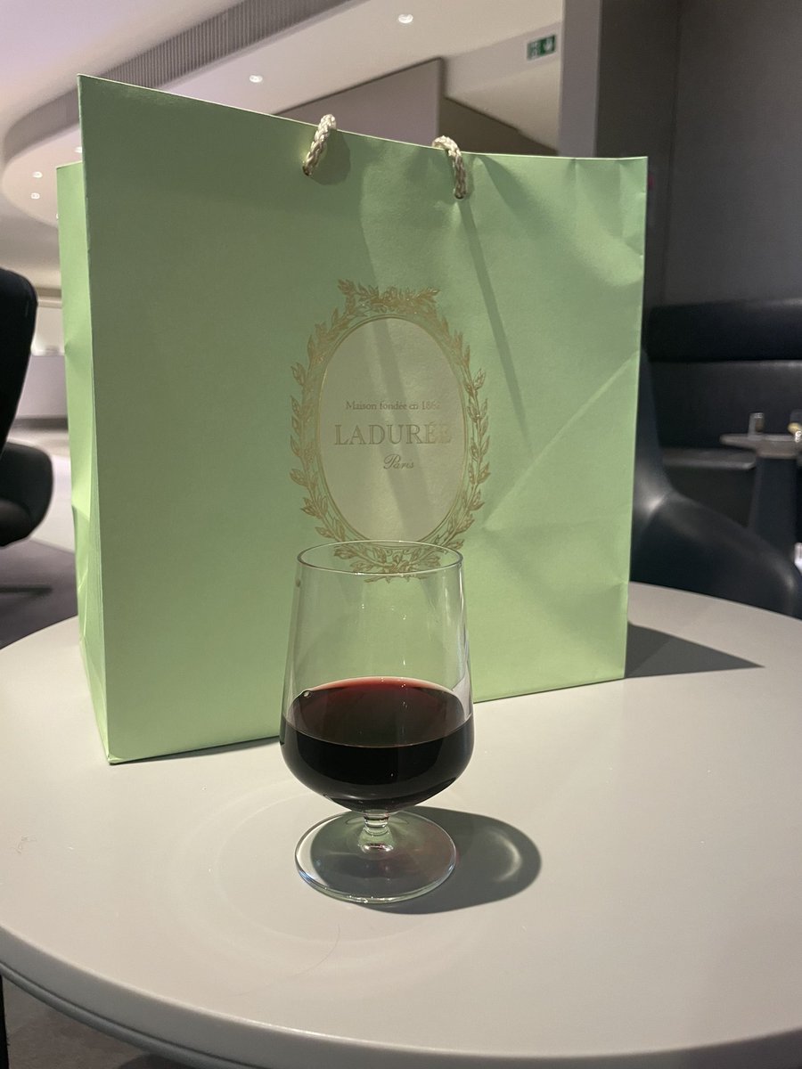 Thank you @uroweb for a great Congress in Paris!Great meeting and amazing people! Thank you for the opportunity to show live surgery. See you at #EAU25 
#EAU24 <a href="/KarinLehrich/">Karin Lehrich</a> <a href="/lucacindolo/">Luca Cindolo</a> <a href="/Dr_KevinZorn/">Dr_KevinZorn</a> <a href="/lusuardi_lukas/">Lukas Lusuardi</a> <a href="/scoffonecesare/">scoffone cesare</a> <a href="/DrDeanElterman/">Dean Elterman</a> @NaeemBhojani7 <a href="/GuenzelKarsten/">Karsten Guenzel</a>