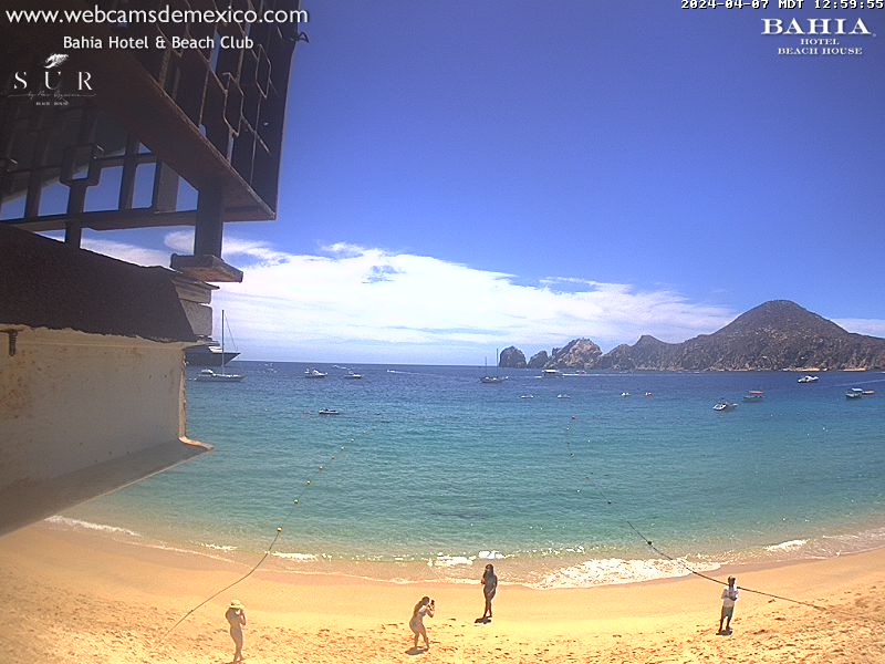 Así las cosas este domingo en Playa El Médano, #CaboSanLucas, #BCSmx.
Vista desde @BahiaCaboHotel.
webcamsdemexico.com/webcam/playa-e…