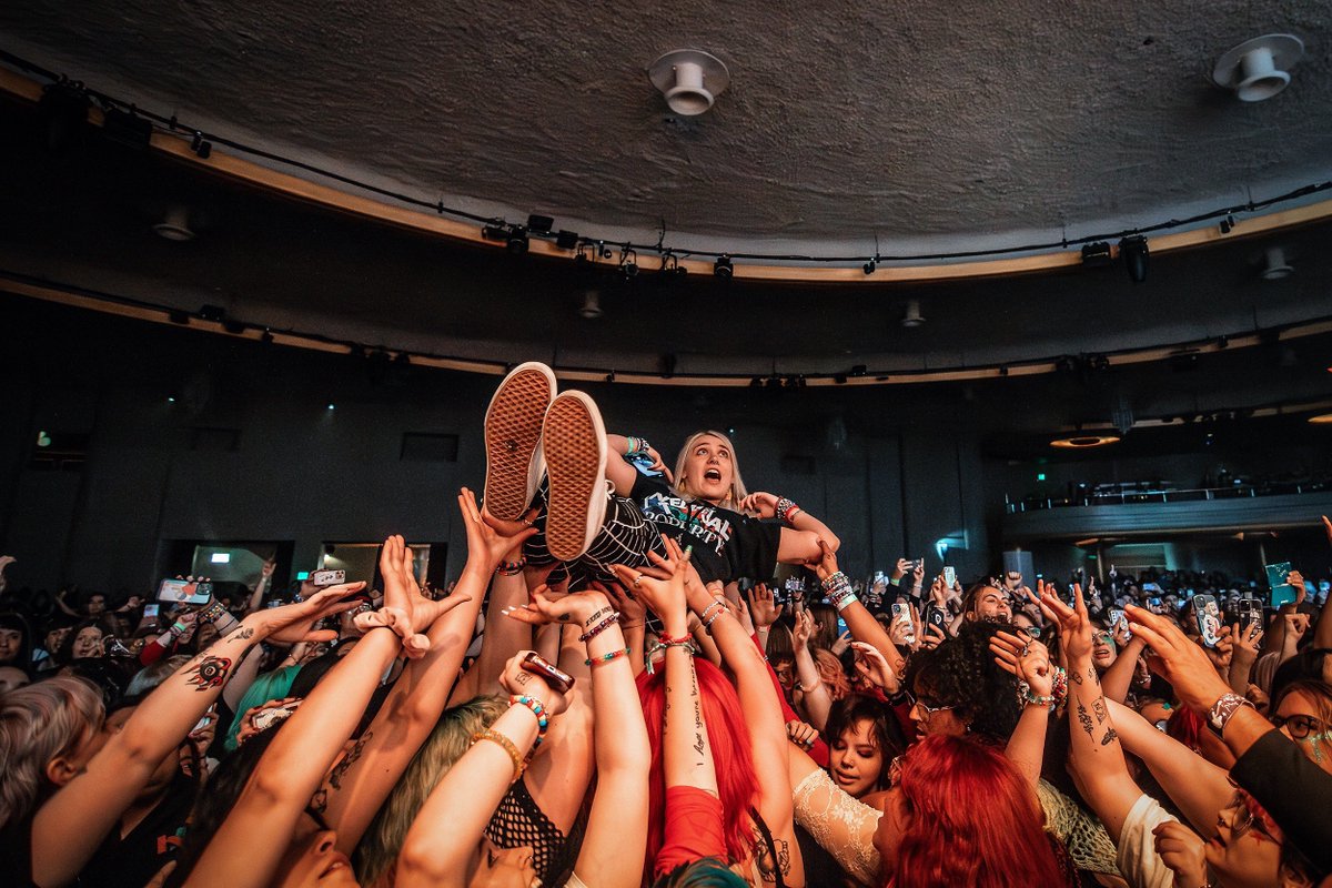 Okay <a href="/waterparks/">WATERPARKS</a> people, locate this fan for me that I photographed last night at the Palladium 🤙
