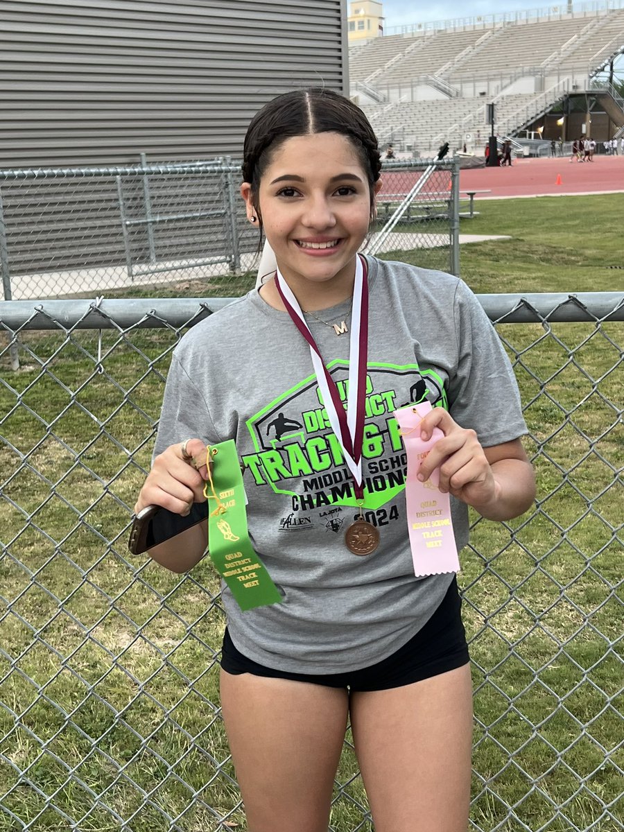 So proud of my Marley! 🥉💚🏃‍♀️#psja #psjaisd #futurewolverine @AlamoMiddle @PSJAISD @PSJAAthletics