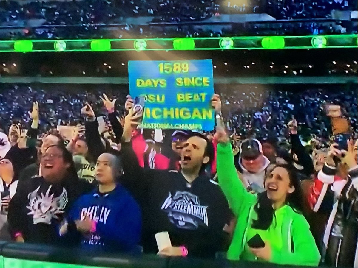 The city of Brotherly love, showing some love for Michigan Football at Wrestlemania XL.
#michiganfootball #Michigan #WeestlmaniaXL