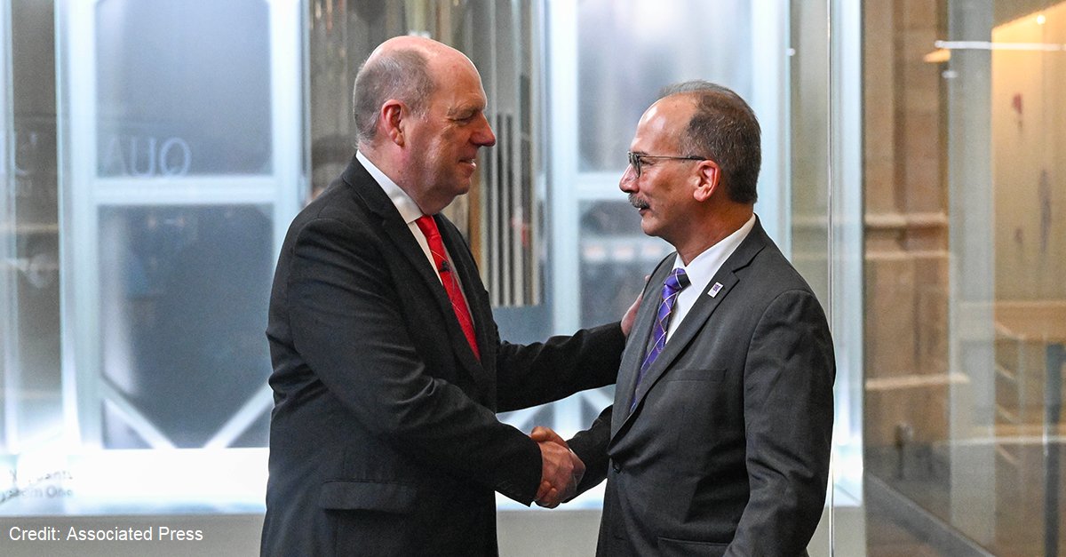 @HavidanUAlbany joined President Schmidt on Friday as we unveiled the @IBM Quantum System One on our campus, ushering in a new era of collaboration between @ualbany and RPI to push the boundaries of computing. bit.ly/43NVoT3 #RPIQuantum #RPI200