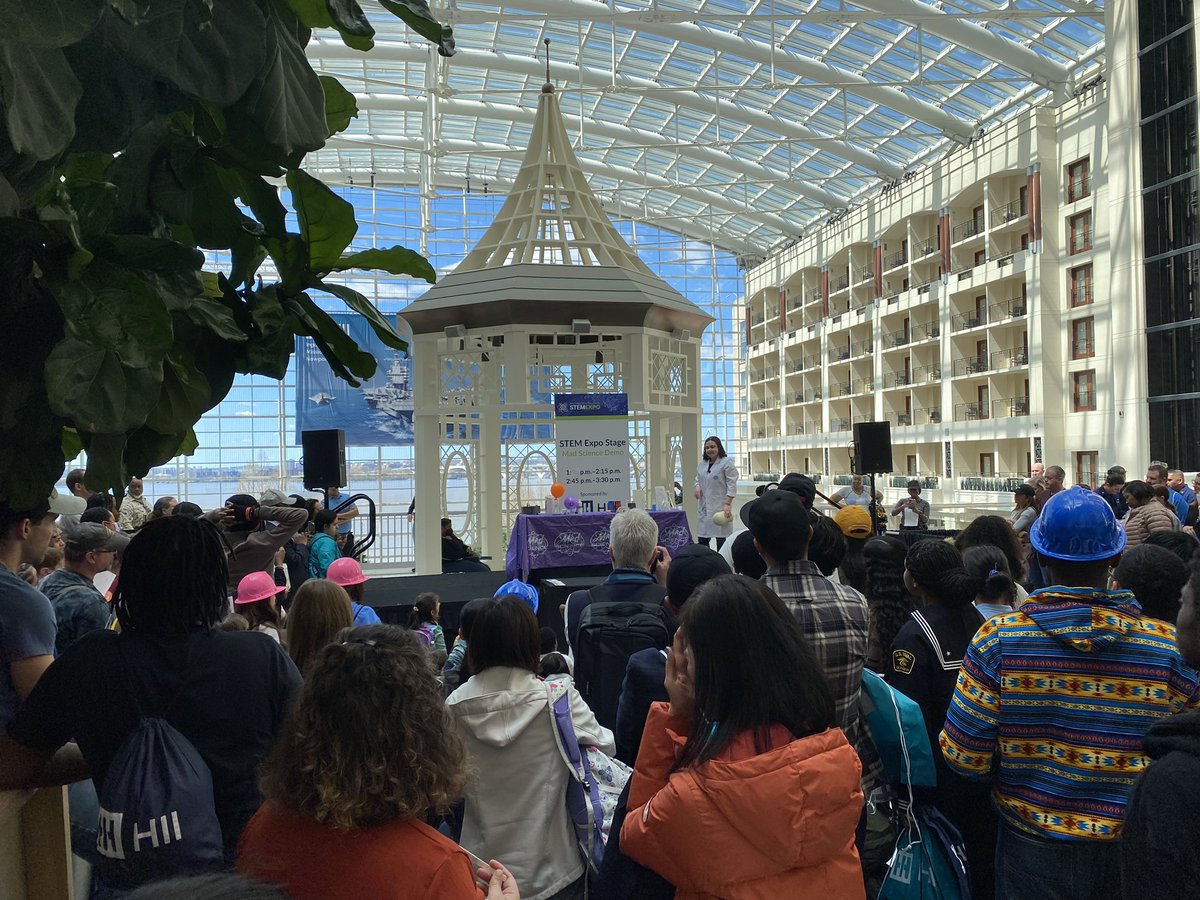 Sea Air Space is well underway with STEM Day at National Harbor. Thanks to HII, ONR, and a host of others for facilitating! 4,000 young people registered & the Gaylord Ballroom is packed with America’s future scientists & engineers. BZ Navy League! @CMS_Washington @NavyLeagueUS