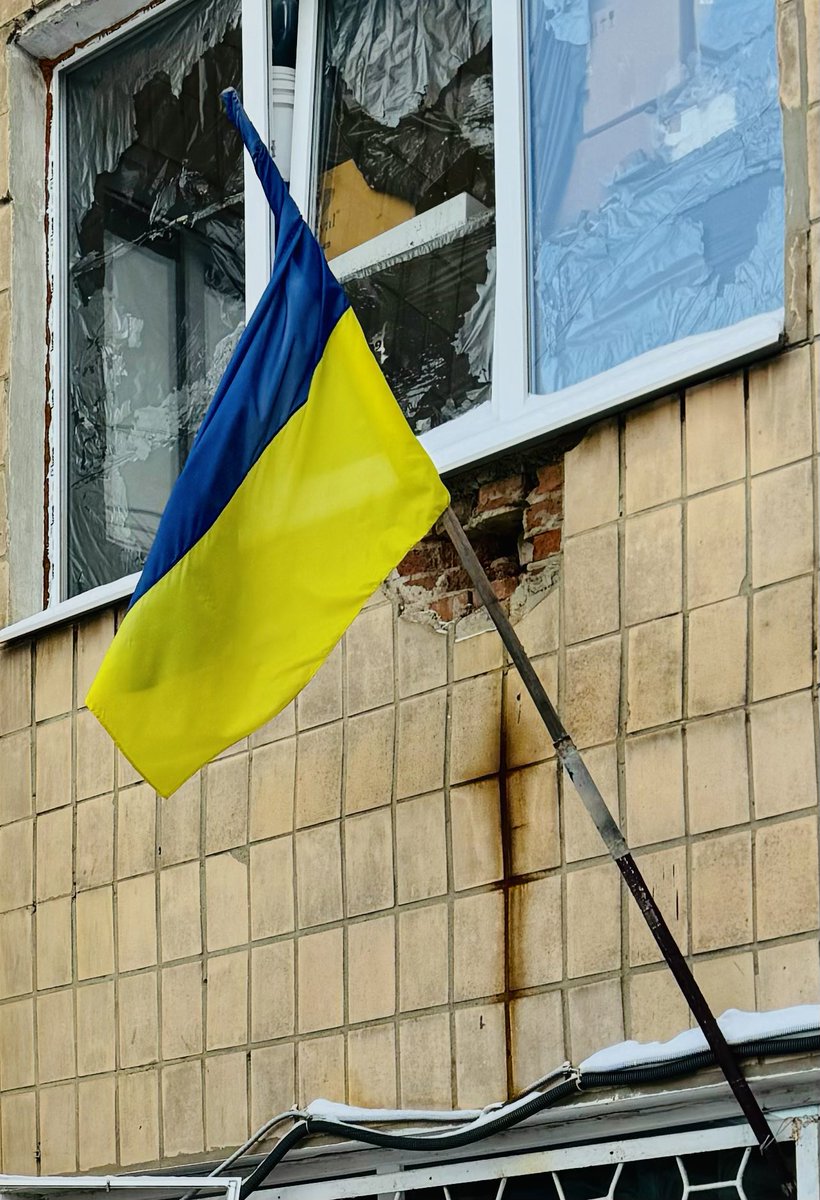 🇺🇦🩺 Today, in a quiet moment, I found myself sad. I saw the Ukrainian flag flying. And I realized that my words can never do justice to the bravery, dedication and heroism of the ZSU doctors and nurses who I work with. Take a moment and think of them, for me.