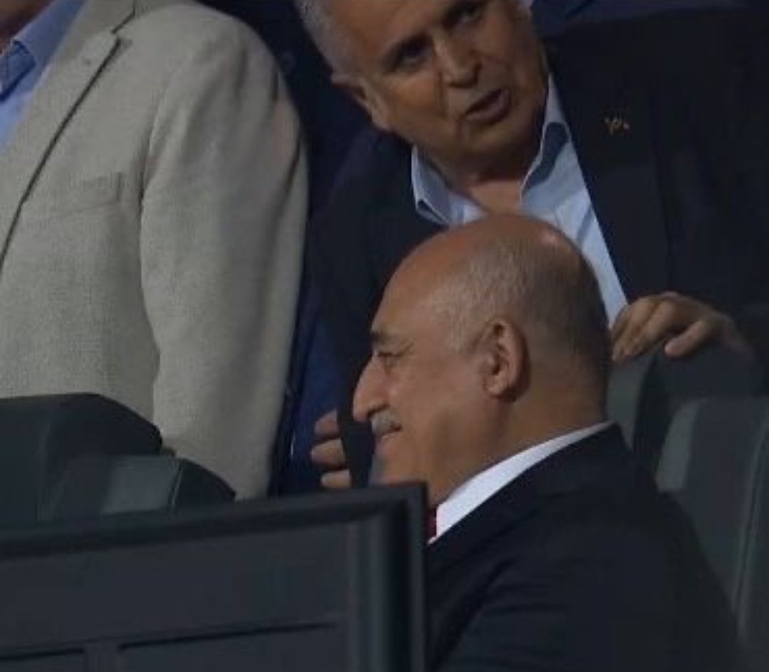 Yaptığınla gurur duy fotbulun katili Derhal istifa et!!!