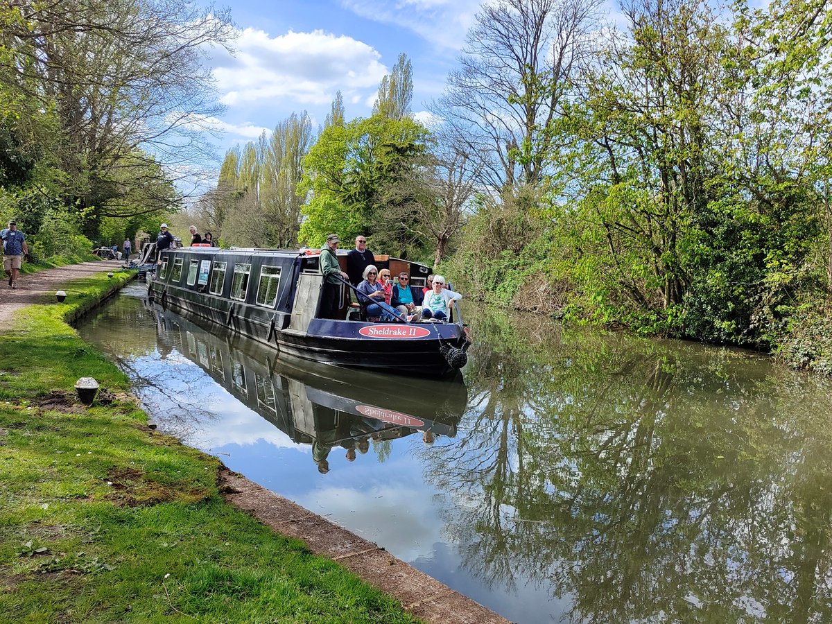 We are certainly seeing that #Spring sunshine now. Makes days on the water that bit more enjoyable. On our trips you have the opportunity to travel North through Hemel Hempstead or South towards Watford. We offer half & full day trips all year round #SundayMotivation #BoatHire