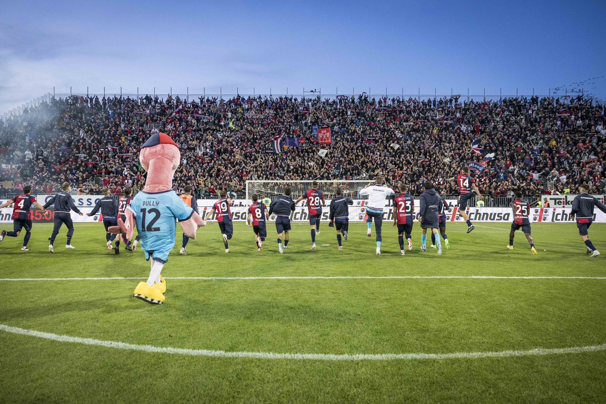 tommasogiulini's tweet photo. Siete stati letteralmente pazzeschi, ci avete trascinato ad una vittoria pesante. Cuore e orgoglio. Grazie, popolo rossoblù! ❤️💙 https://t.co/O2sjGoEK9S