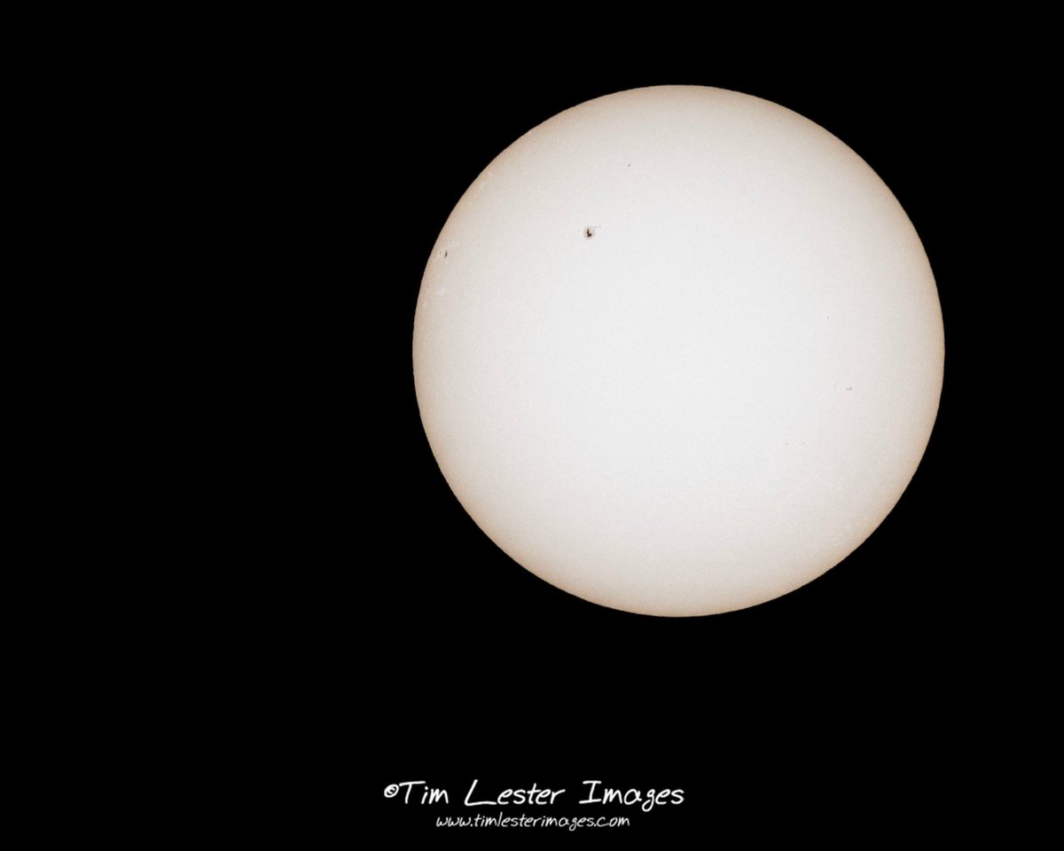 T-24 hours until maximum totality here in the Midwest. Think I am ready for it but hoping Mother Nature cooperates and I find a good location to capture the solar eclipse. Here's a test shot from yesterday of the ball of fire we call the sun. #SolarEclipse2024 #Astrophotography