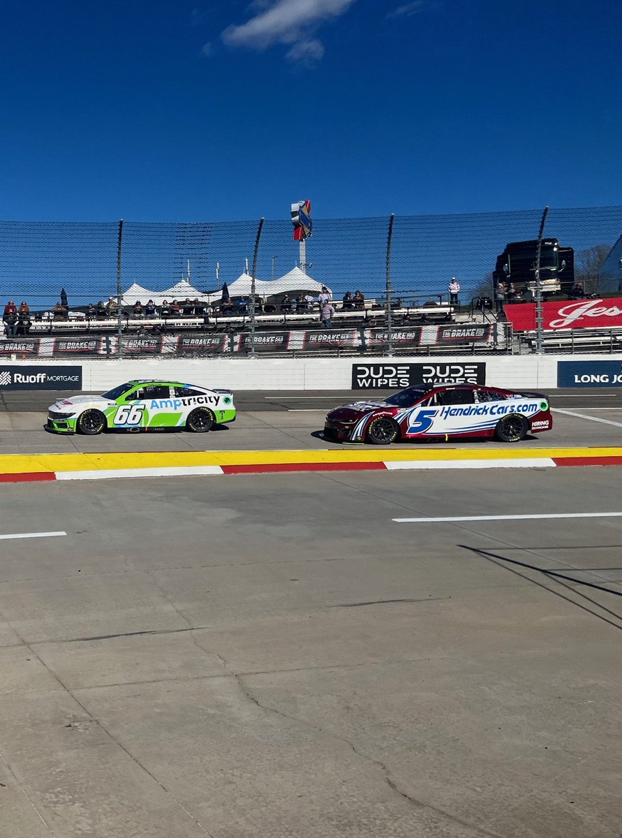 Green-and-white checkered waves on an all green Stage 1. @starr_racing reports he was too tight in the center of the corner. 'Need the front end to cut.' Adjustments coming up at our stop. #NASCAR #CookOut400 #LetsGoRacing
