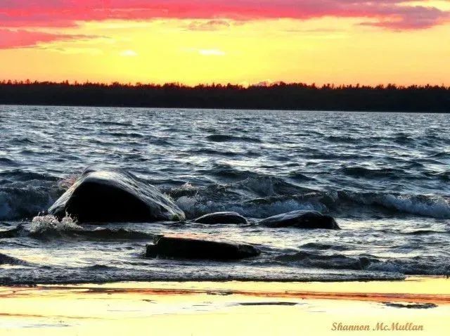 Sunset at Providence Bay on Manitoulin Island, the world's largest freshwater island. buff.ly/3x372ZG #travel #sunsetlovers #Manitoulinmagic