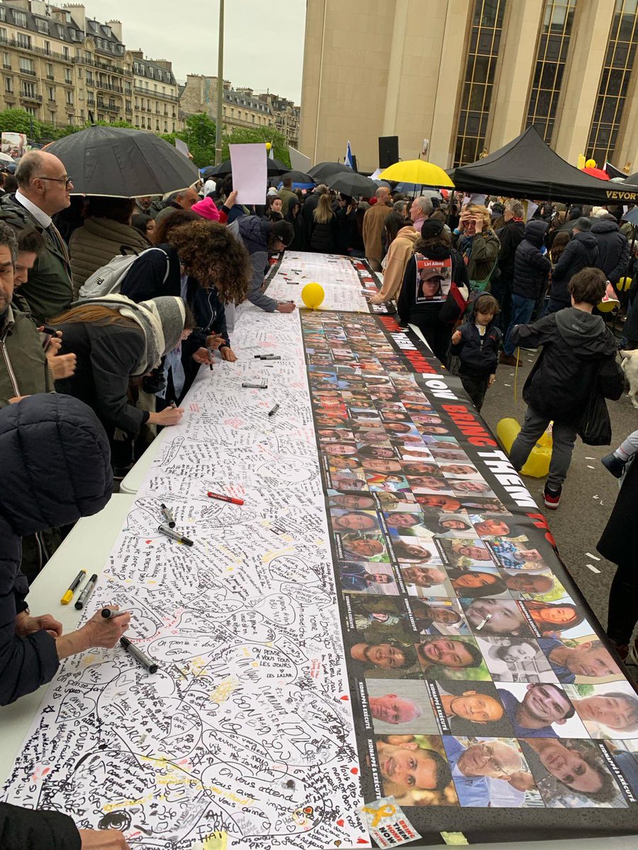 Ils sont 133 entre les mains du Hamas à Gaza depuis 6 mois. 

6 MOIS. 

🎗️BRING THEM HOME NOW

📸 Rassemblement aujourd’hui à Paris pour la libération des otages.