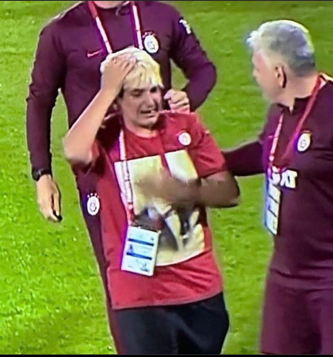 BRANDAYI MUŞAMBAYI YIRTTILAAAR !