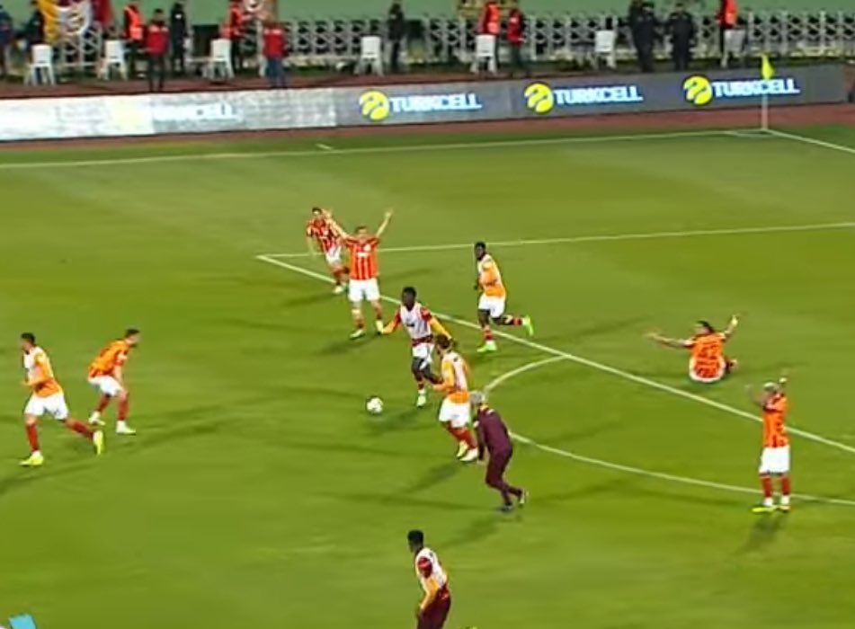 kendi aralarındaki maçta bile itiraz ediyorlar bu kaçıncı seviye aq