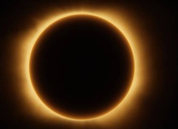 aromilus114's tweet photo. ÉCLIPSE SOLAIRE TOTALE...🌑🌑🌑 demain 8 avril 2023 à 3 heures de l'après-midi (heure locale).

Chers membres de ma communauté,

Avez-vous déjà entendu parler de l'éclipse solaire totale?🤔👂🏾👂🏾🌑🌑🌑

C'est un phénomène fascinant où la lune passe entre la terre et le soleil, obscurcissant temporairement notre vue du soleil. C'est un spectacle à couper le souffle, mais il est crucial de se protéger les yeux pour éviter tout dommage à long terme.

Voici quelques conseils pour profiter de l'éclipse en toute sécurité :

1. Ne regardez jamais directement le soleil sans protection spéciale, même pendant une éclipse. Les rayons peuvent endommager vos yeux de manière permanente.

2. Utilisez des lunettes spéciales pour l'observation des éclipses solaires. Assurez-vous qu'elles sont certifiées ISO 12312-2 pour une protection adéquate.

3. Si vous n'avez pas de lunettes spéciales, optez pour une méthode indirecte, comme projeter l'image du soleil sur une surface plane à l'aide d'un télescope ou de jumelles.

4. Évitez d'utiliser des lunettes de soleil ordinaires, des filtres faits maison ou tout autre moyen non certifié pour regarder l'éclipse.

5. Gardez vos enfants sous surveillance et assurez-vous qu'ils comprennent l'importance de ne pas regarder directement le soleil.

Profitez de ce moment unique en toute sécurité!

À bon entendeur, je vous salue!

ARG...

#eclipse2024 
#eclipseglasses 
#EclipseSolar2024 
#eclipsesolaire 
#eclipsesolairetotale