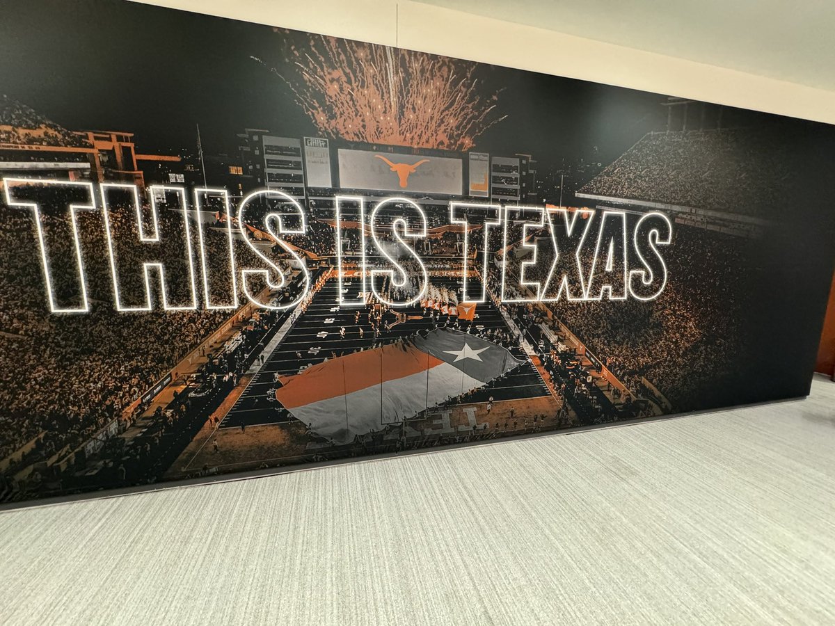 Appreciate the hospitality @TexasFootball gave had a really good time spending time with them @CoachSark @coachchoice @GregBiggins @BrandonHuffman @BlairAngulo @adamgorney @ChadSimmons_ @SWiltfong_ @taylor_searels @DWilliams_UT @BlakeMunroeOTF @alecsimpson5