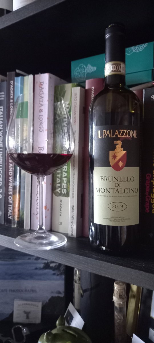 Testing out the theory that 2019 #Brunello is showing superbly upon release with one from @ilpalazzone a well known fave winery of mine Pleased to say it's excellent. Won't have to keep the rest of the case until I'm 85 @RussellVine1981 @JohnMFodera @Gordo19571 @teej61 @JT_in_LA