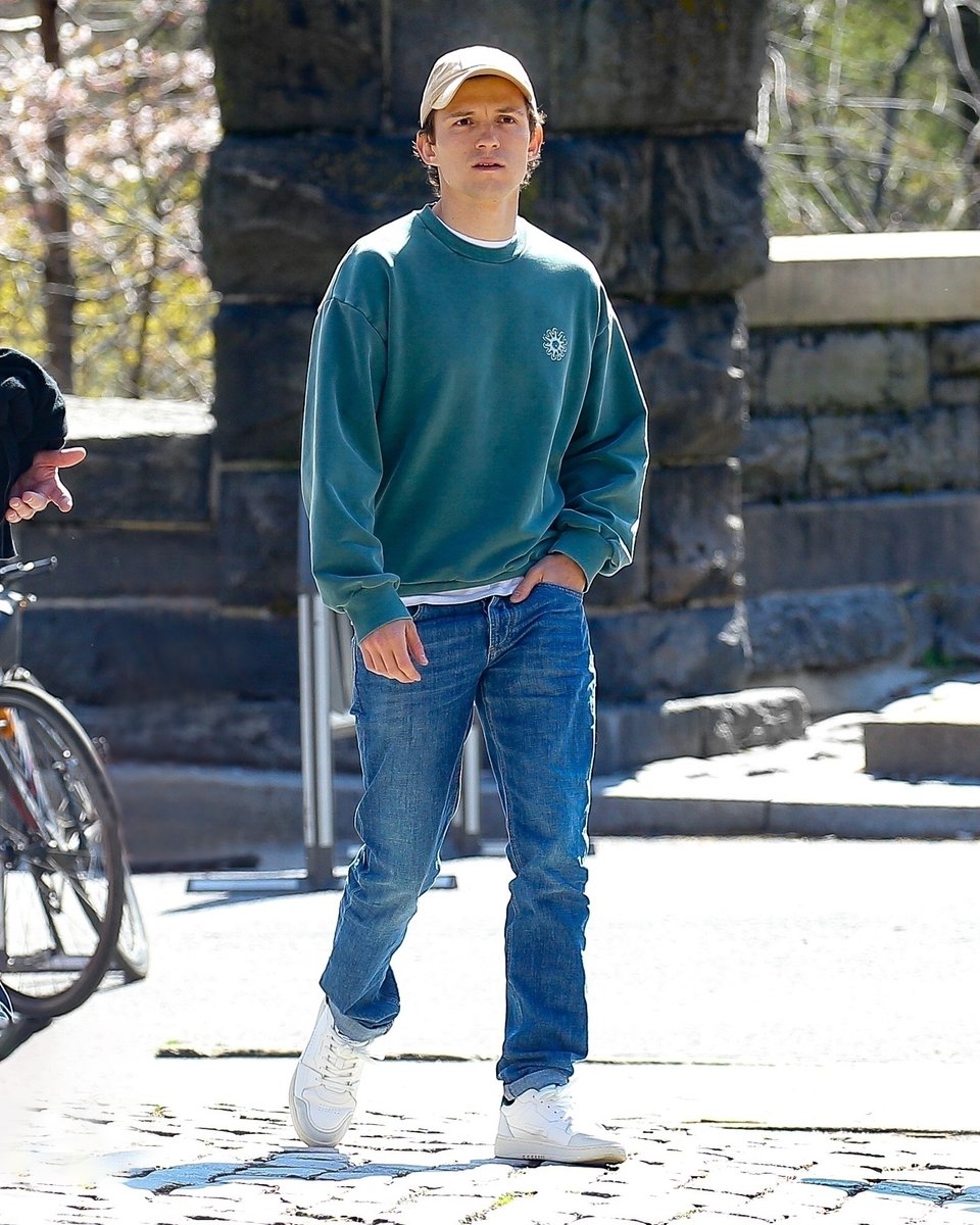 Axelarigato's tweet image. If you want to be in @TomHolland1996's shoes, the Dice Sneaker is here. #axelarigato #tomholland
via @backgrid_usa