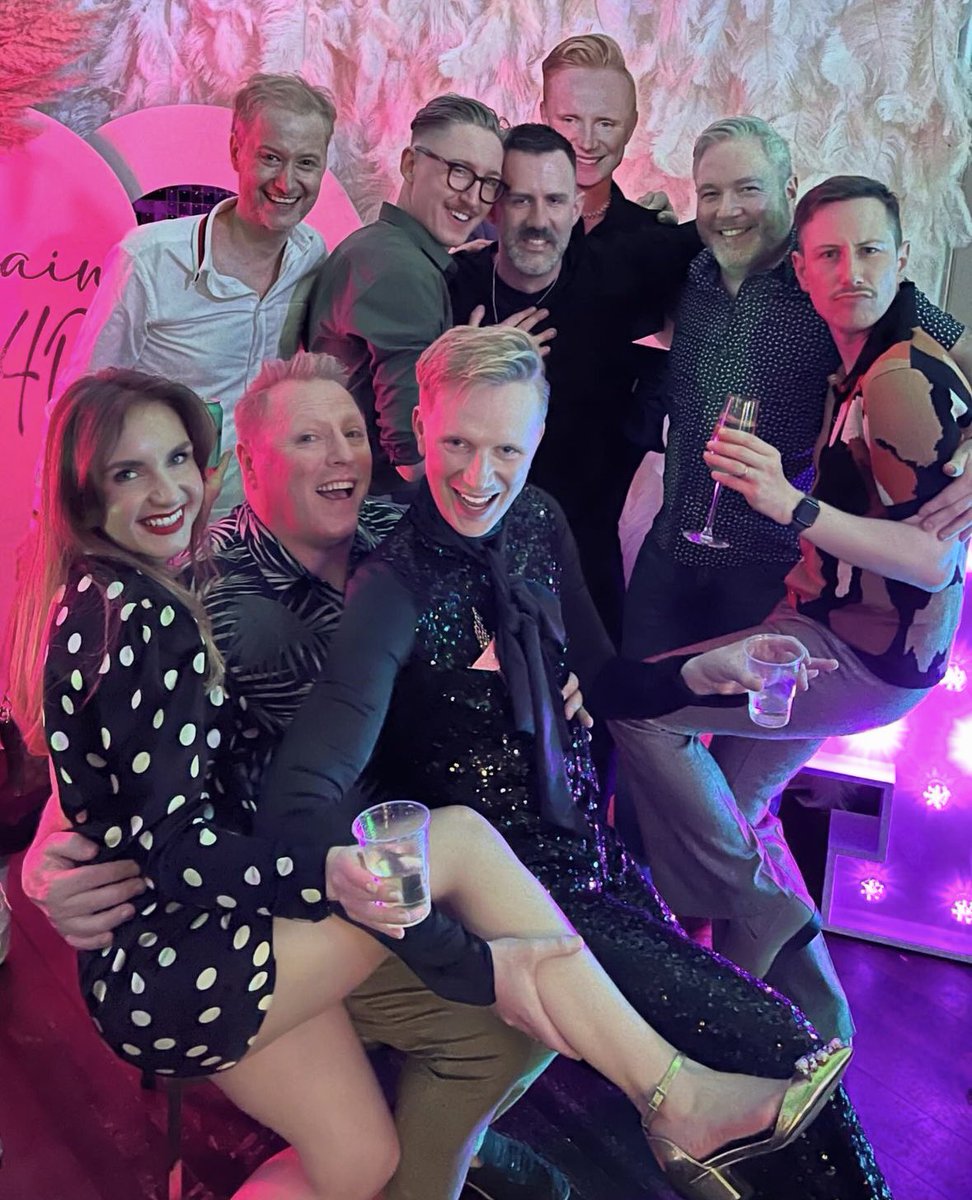 If you can’t wear a sequin encrusted jumpsuit for your 40th, then when can you?! Such a wonderful night with gorgeous people to continue the birthday celebrations a month on 😂 xxxx