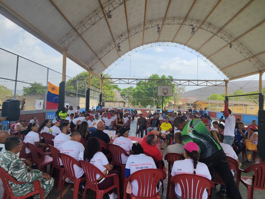 🔴 Municipio Iribarren - Parroquia El Cují - Eje 7 🚩🚩🚩 👥 La vanguardia del @PartidoPSUV presente y consecuente en los #EncuentroOrganizativos con el Comandante Luis Reyes Reyes (@luisreyespsuv).