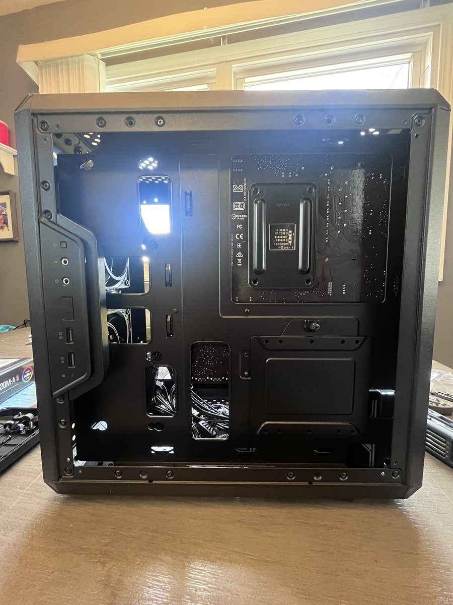 Peaches__rocK's tweet photo. Got the 2 pc’s built, they turned out great. He wanted the front panels on opposite sides so the 2nd one went way faster, I was able to hide all the wiring in the main part of the case. https://t.co/QWVslfgLUE