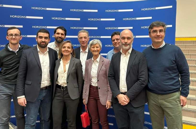 5 avril 1er séminaire des cadres Horizons : bilan actions nouveaux objectifs convivialité et entendre <a href="/EPhilippe_LH/">Edouard Philippe</a> nous réaffirmer « Ma détermination est totale ! »
Suivi par un meeting public : <a href="/ValerieHayer/">Valérie Hayer</a> <a href="/NathalieLoiseau/">Nathalie Loiseau</a> <a href="/GillesBoyer/">Gilles Boyer</a>. Nous avons besoin d’Europe !
