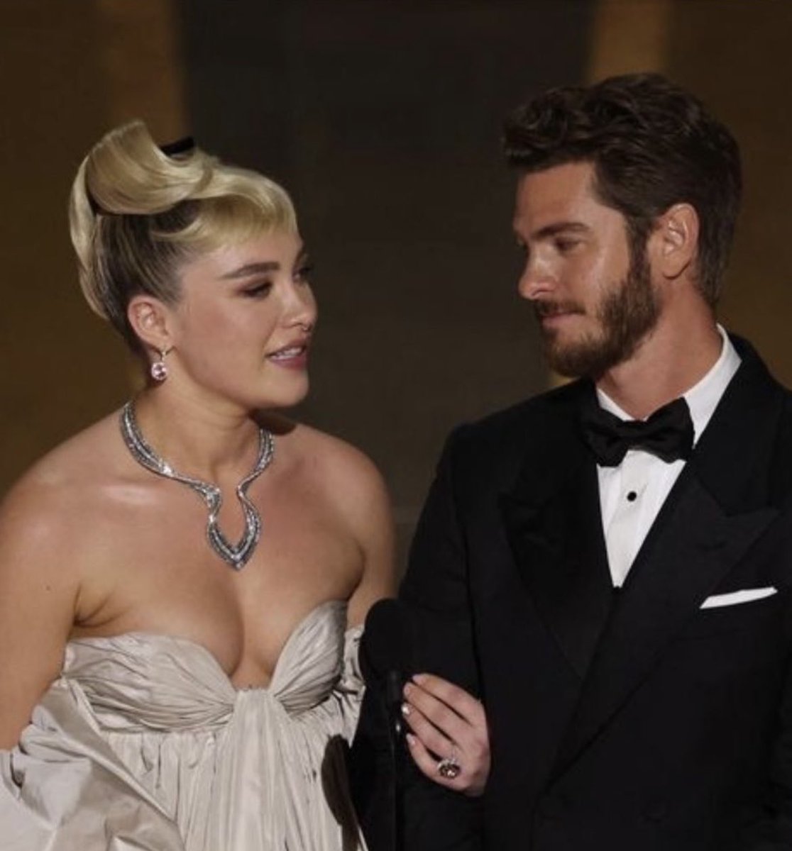 florence pugh daily tweet media