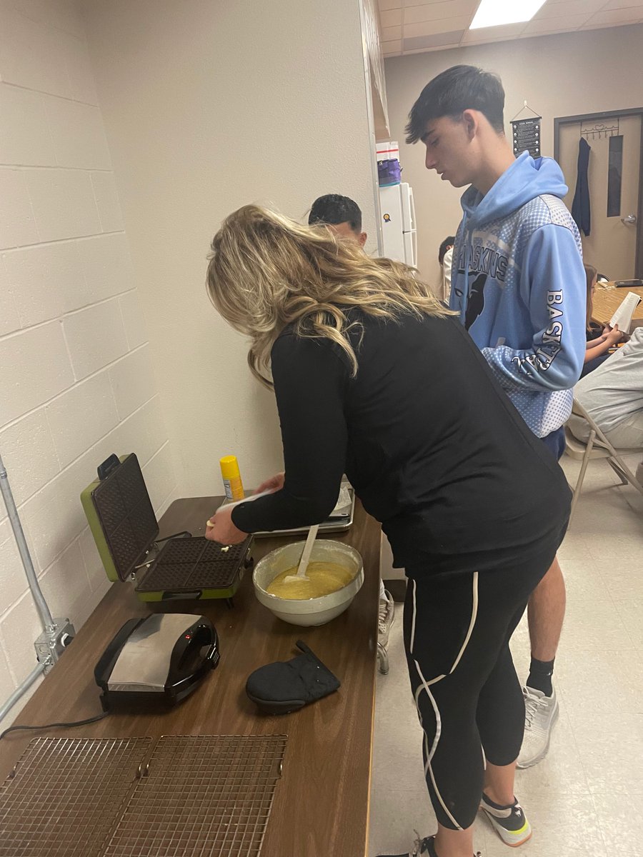 Students in Family and Consumer Science learning to make Belgian Waffles.  Thank you Mrs. Roberts for joining the students.
#ItStartsWithUs #haskinspride #sunbearsrock @ELPASO_ISD