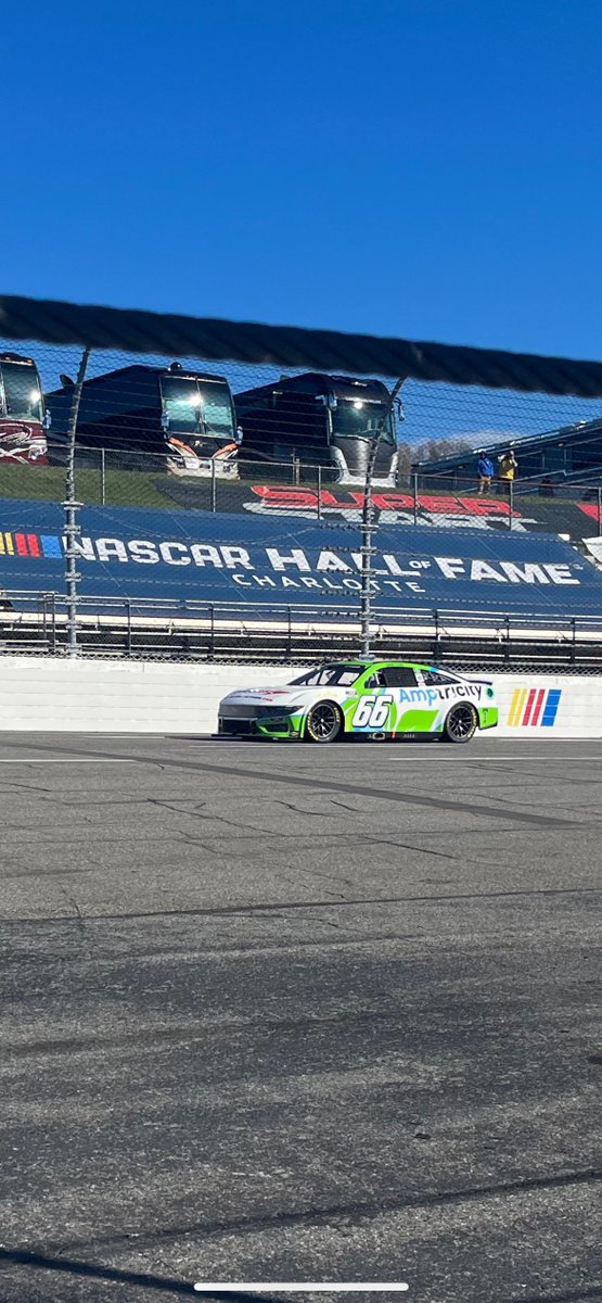 Stage 2 finished. @starr_racing still wants his car to rotate better in the center. We will make air pressure and track bar adjustments. Carl and David also discussed how much brake bias to put to the rear, trying to eliminate any front locking. #NASCAR #CookOut400 #LetsGoRacing