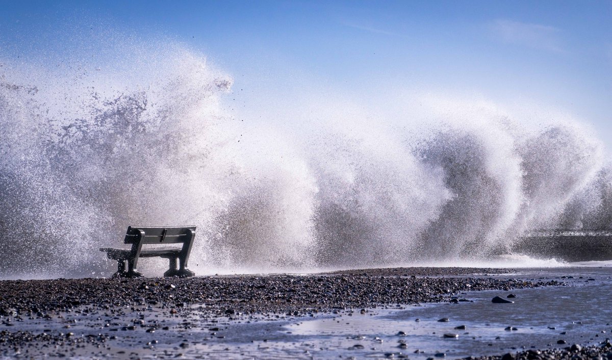 Got to my beloved Youghal today - she did not disappoint! Here's Kathleen taking a seat: #stormkathleen