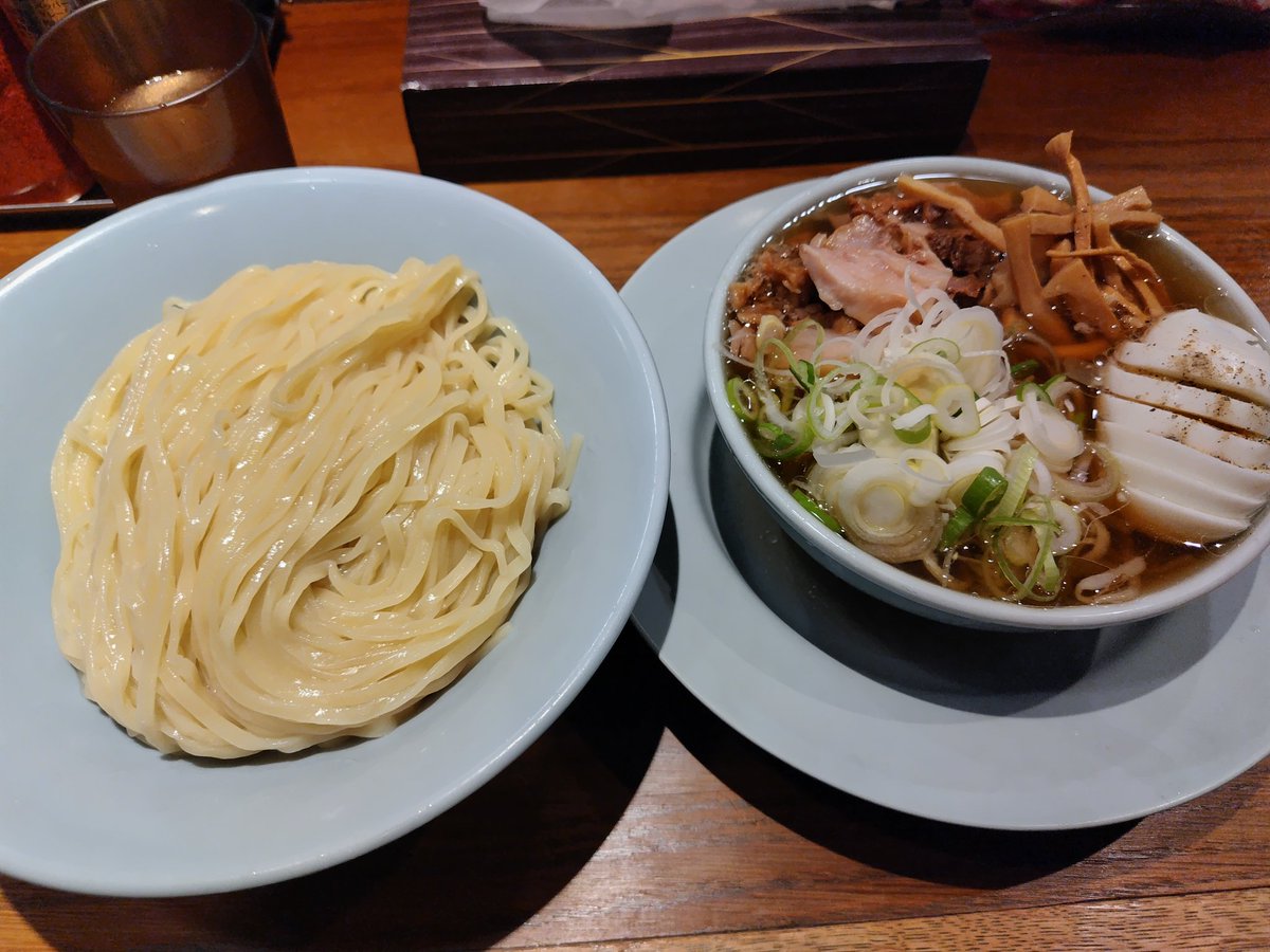 えつちゃんラーメン(^o^)まー坊酔っぱらいだから、普通にチャーシュー麺食べたかったのに注文間違えた　笑
独りPARTYNIGHT♥