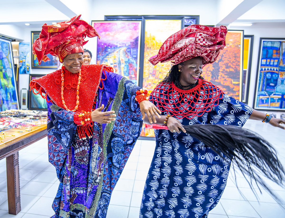 Eko has been kind to me! Today I met another 💪🏾woman, a trail blazer! Chief Mama Nike - connecting creativity, culture, arts and trade through her legendary work at the @nikeartgallery with 25,000 collections. What a warm and beautiful Ekabo (welcome)! Grateful🙏🏽 @followlasg