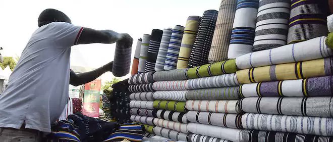 AfricaFactsZone's tweet photo. Burkina Faso adopted traditional attires as school uniforms to promote the country's culture.

The Ministry of Education directed that the country's Faso Dan Fani textiles should be used to make uniforms for students. https://t.co/XAiz6DoPIF