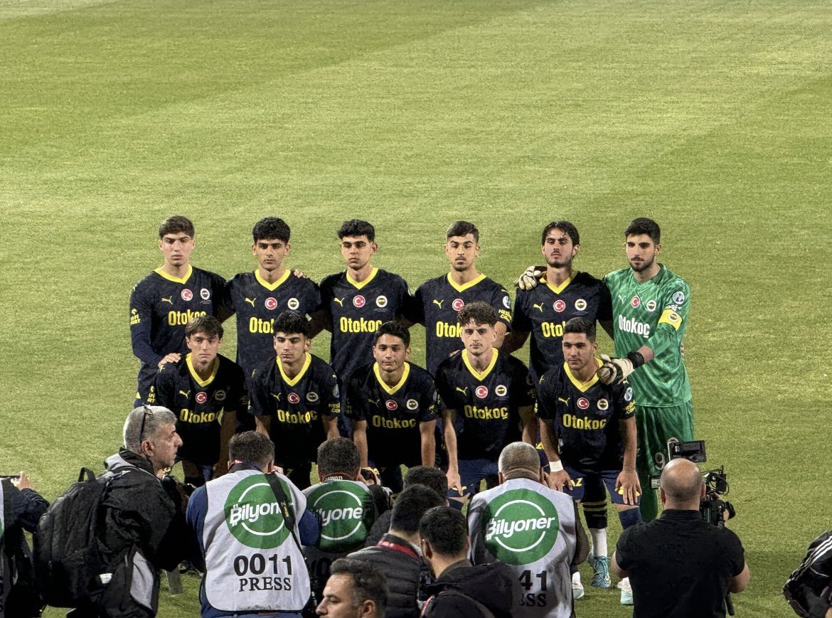 FENERBAHÇE HÜKMEN YENİLİR, HÜKMEDENLERE YENİLMEZ ..! 
#Fenerbahce #fenerbahceyıkılmaz #FenerbahceGencleriDimdikAyakta #Fenerbahçe #FenerbahçeU19