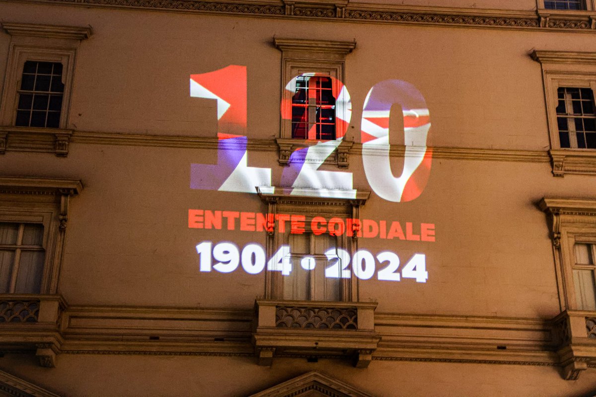 Ahead of its historic date of 8 April, we’re celebrating the 120th anniversary of the Entente Cordiale with a special projection of our iconic #EntenteCordiale120 logo on the Embassy’s facade! 🇫🇷🇬🇧