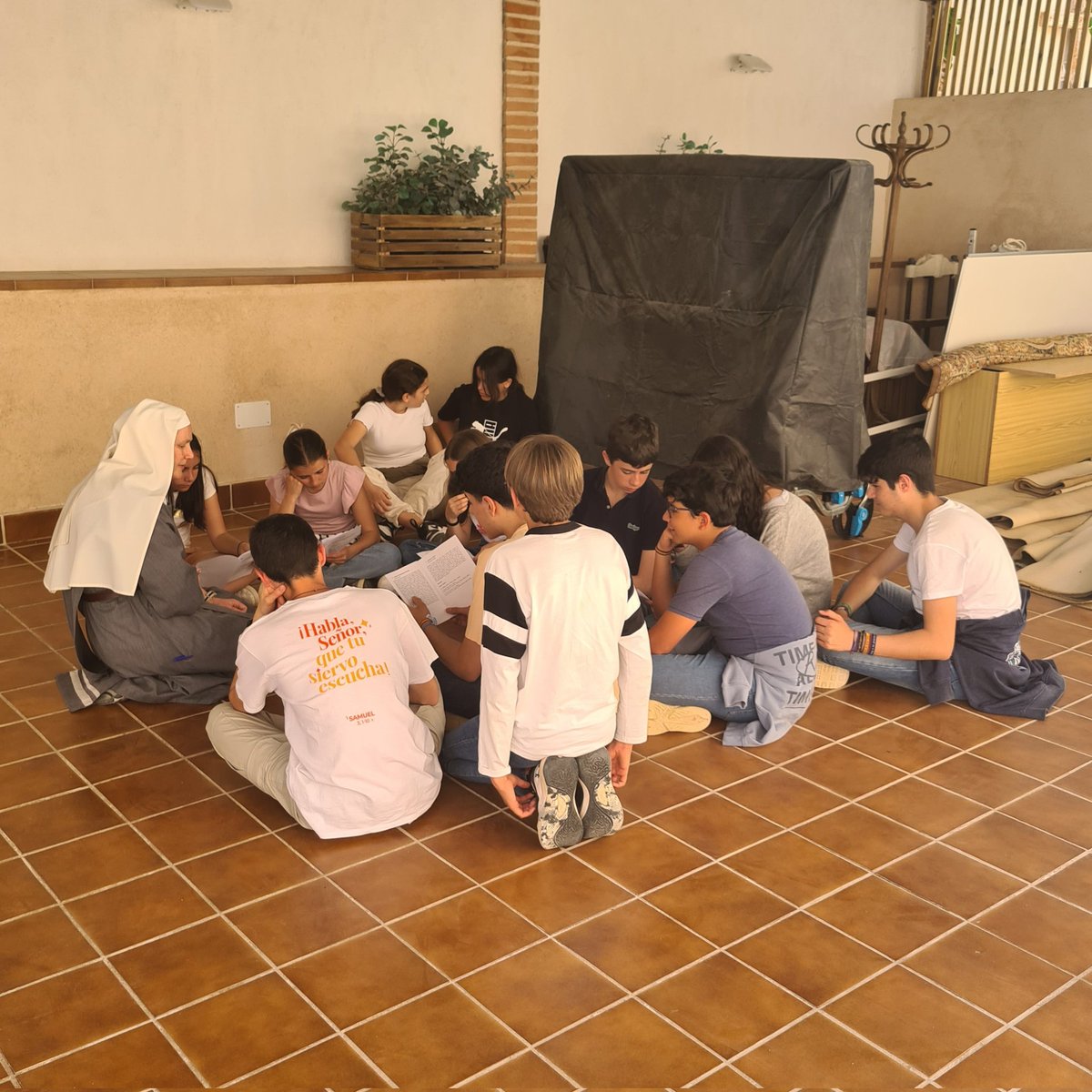 Hoy, domingo de la Divina Misericordia, las familias del MFC hemos disfrutado de un día de oración y convivencia junto a las Hermanas de Stella Matutina en Almonacid (Toledo).