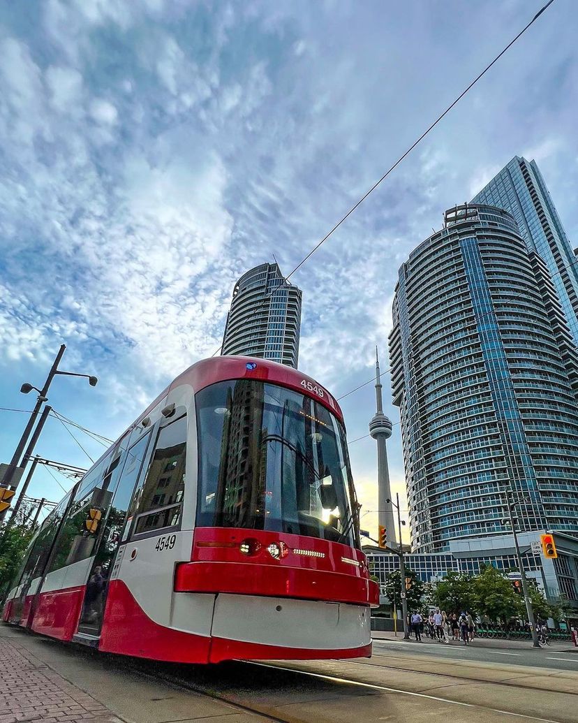 Next stop, Monday... 😐 Happy Sunday, Toronto! 🤩 📸 jullie_explorer_ on IG