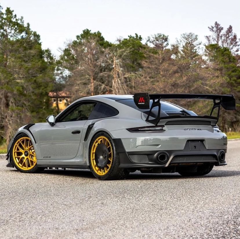 Jordan92338366's tweet photo. 991.2 GT2RS MR 🩶🔥 https://t.co/UzFCNpp8gz